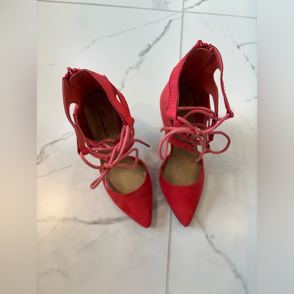 Breckelle’s (6) bright coral lace up heels. - Picture 5 of 7